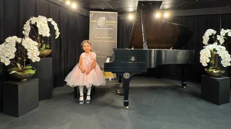 piano-lesson-girl-grandpiano